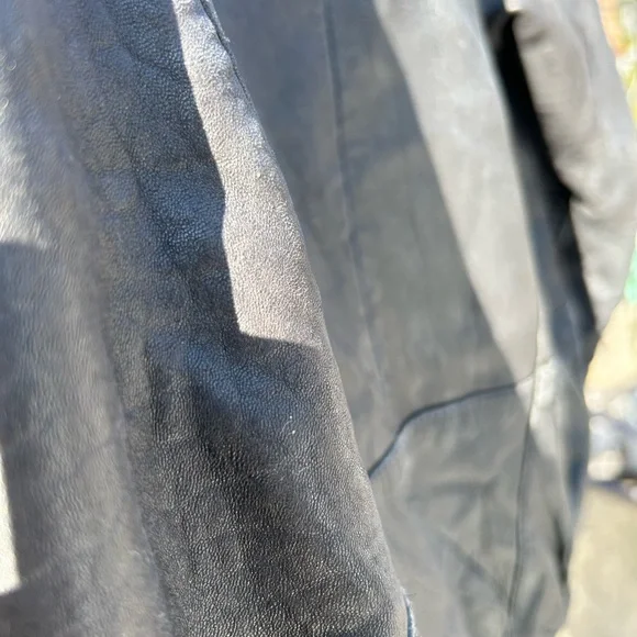 Vintage Black Leather Jacket Small beautiful details, naturally distressed. 🇨🇦 - Picture 4 of 6
